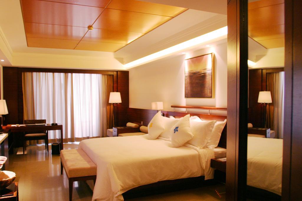 Marina Spa Hotel Санья Экстерьер фото