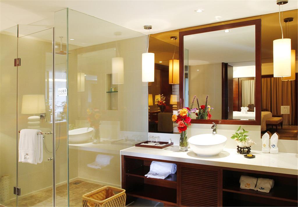 Marina Spa Hotel Санья Экстерьер фото
